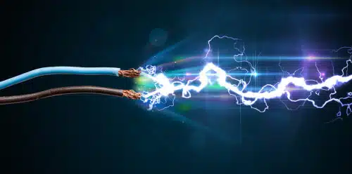 Immagine di un impianto elettrico con i rischi associati